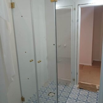 מקלחון זכוכית מחוסמת 8 מ"מ