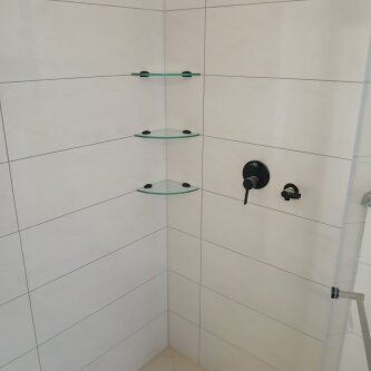 מדפים לחדר רחצה